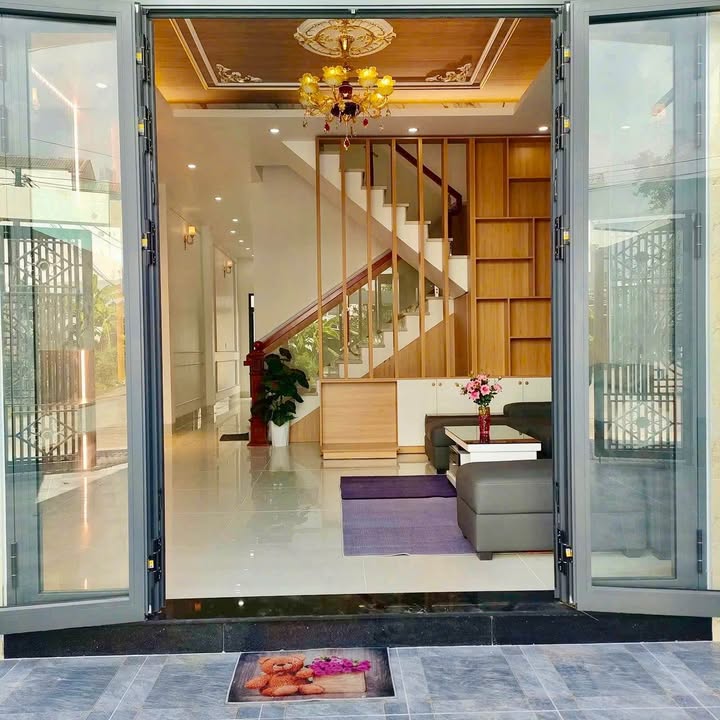 Bán nhà mặt tiền Phạm Văn Bạch, Rạch Giá, 100m² - Cơ hội vàng cho kinh doanh và an cư!