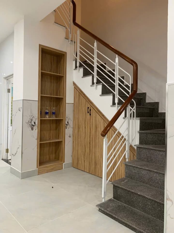 Nhà 3 tầng mặt tiền kiệt ô tô Trần Cao Vân 70m² giá 5 tỷ - Phù hợp ở và kinh doanh!