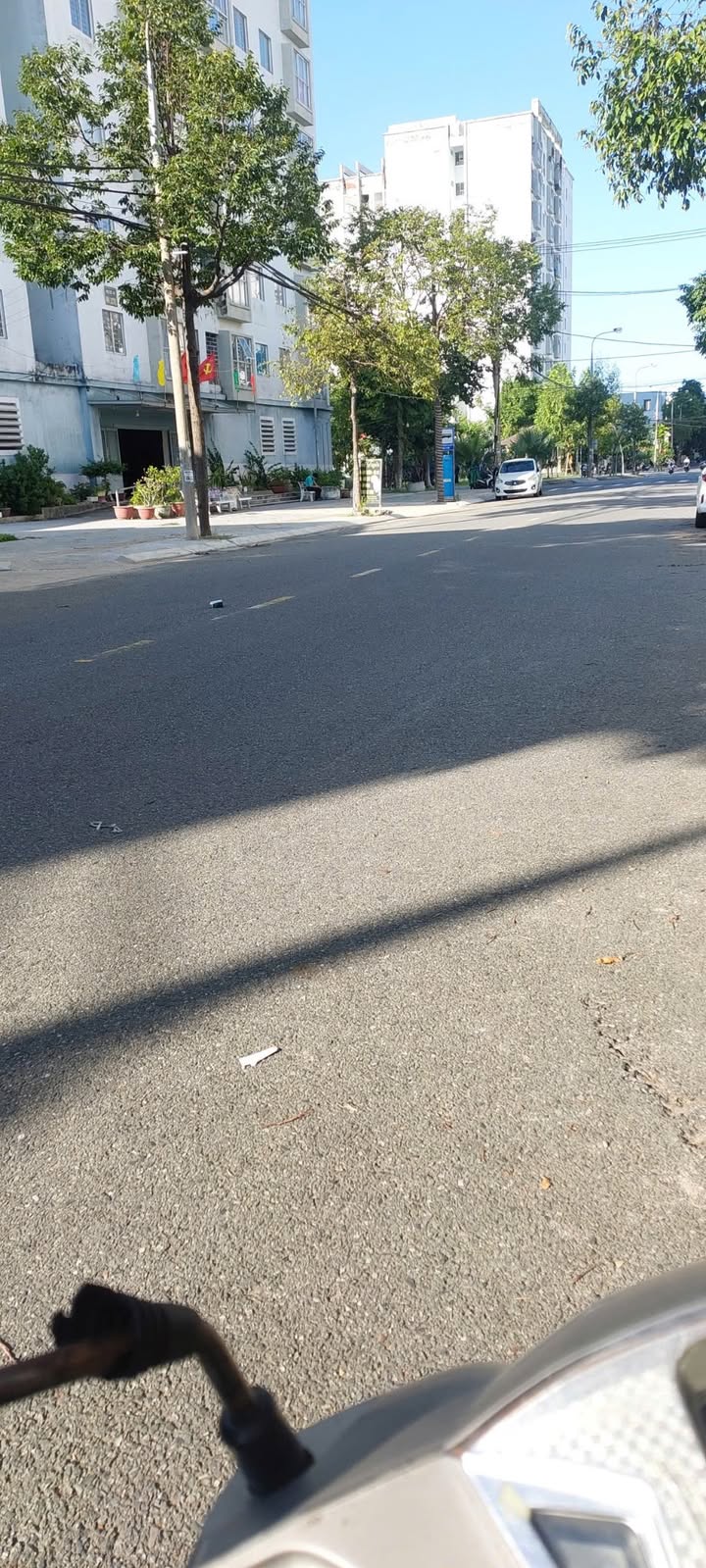 Căn hộ chung cư Cẩm Lệ Đà Nẵng 100m² giá 6.8 tỷ - Sổ hồng riêng, vị trí đẹp!