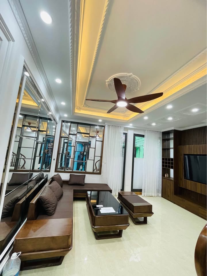 Bán nhà phố Quan Hoa 40m² giá 9.3 tỷ - Ngõ ô tô, Full nội thất!