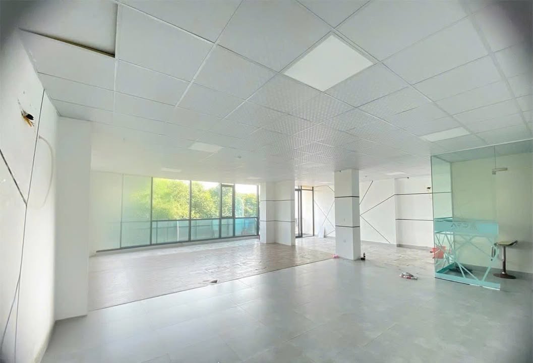 Cho thuê văn phòng tầng 4 An Dương Vương 110m² giá 10 triệu - Không gian thoáng đãng, tiện nghi đầy đủ!