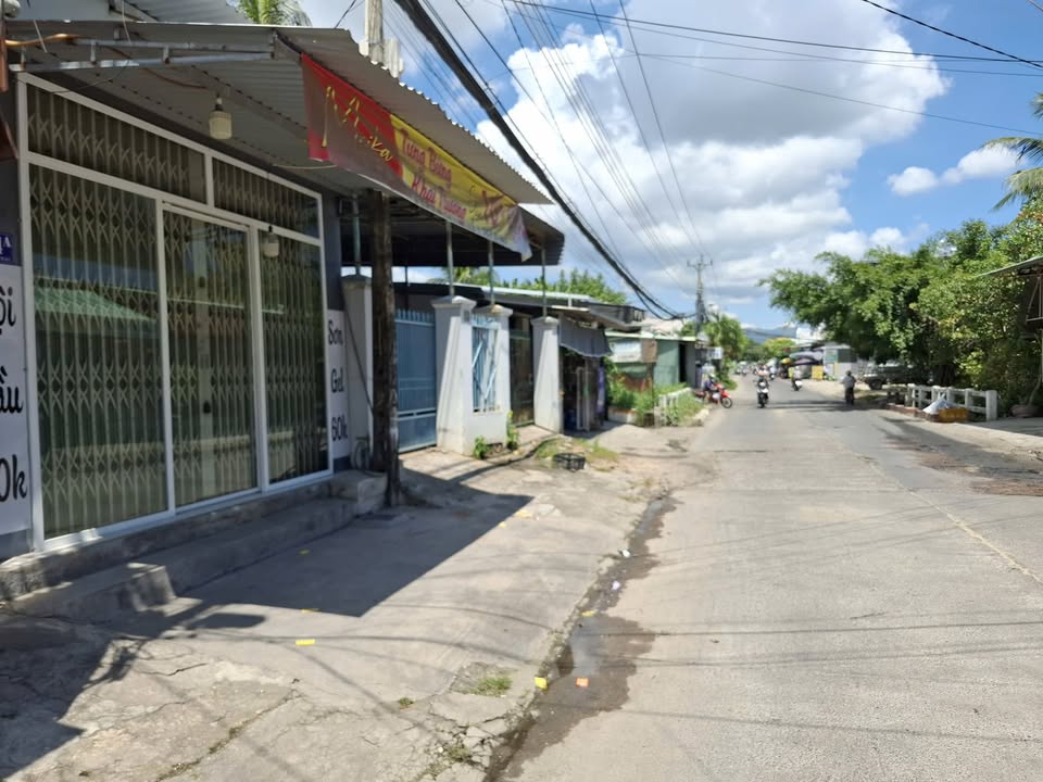 Nhà mặt tiền Vĩnh Thái Nha Trang 1 phòng ngủ giá 6 triệu - Phù hợp kinh doanh và ở