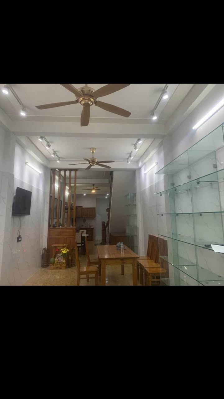 Nhà 3 tầng mặt tiền đường Trần Quang Diệu, Quy Nhơn 62m² giá 5.8 tỷ - Đầu tư sinh lời ngay!