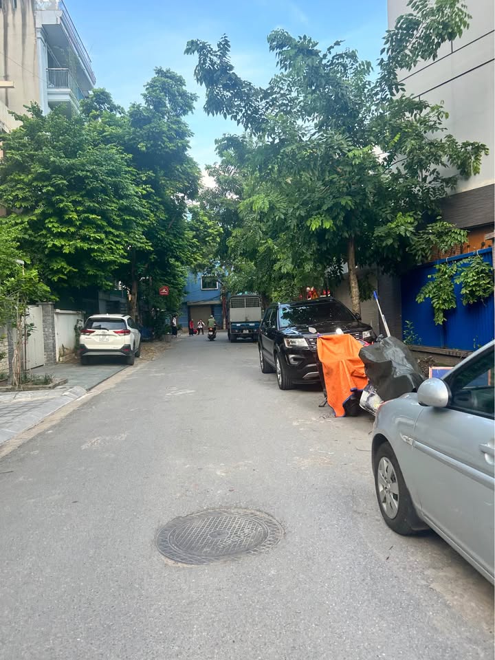 Nhà riêng Hoàng Liệt 43m² giá 14 tỷ - Ô tô đỗ cửa, gần hồ Linh Đàm!