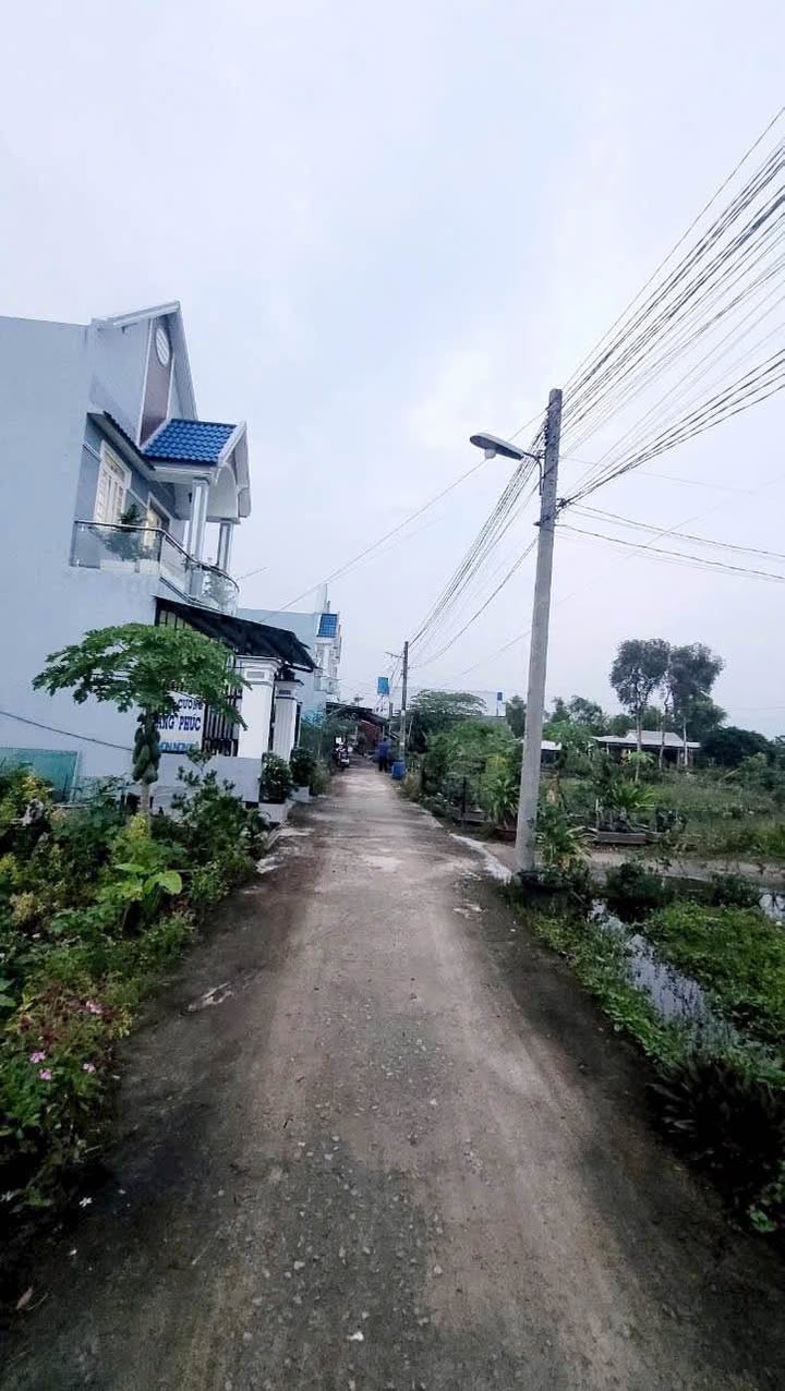 Nhà lầu 66m² tại ấp Lộc Hậu - Giá chỉ 1.39 tỷ, cần bán gấp!