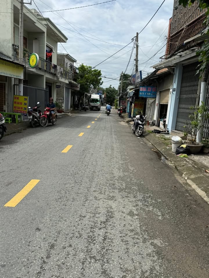 Nhà mặt tiền Huỳnh Thị Na, Hóc Môn 200m² giá 6.6 tỷ - Cơ hội đầu tư hấp dẫn!