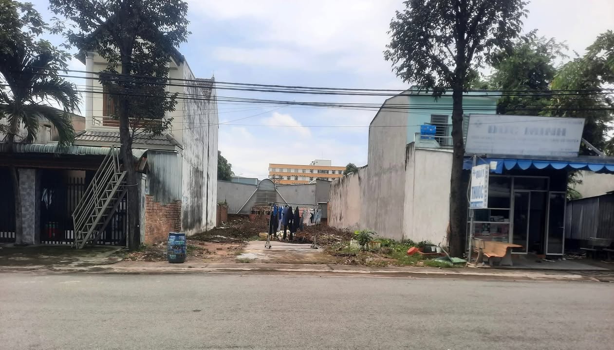 Đất nền Bến Cát 300m² giá 4.6 tỷ - Đường nhựa lớn, gần chợ và bệnh viện!