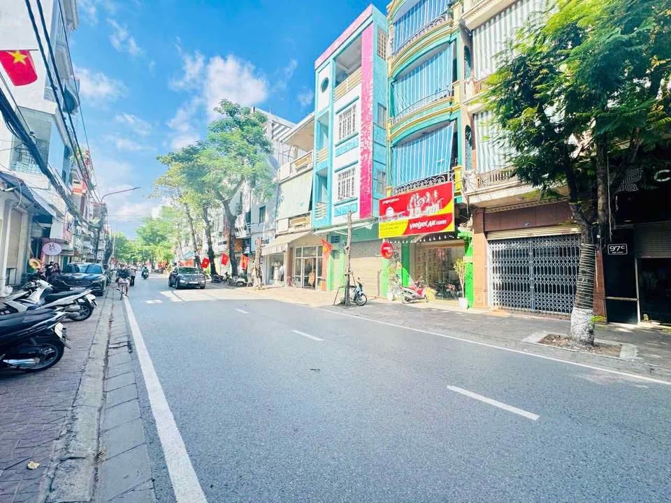 Nhà mặt phố Mê Linh 65m² giá 14.6 tỷ - Kinh doanh đắc địa!