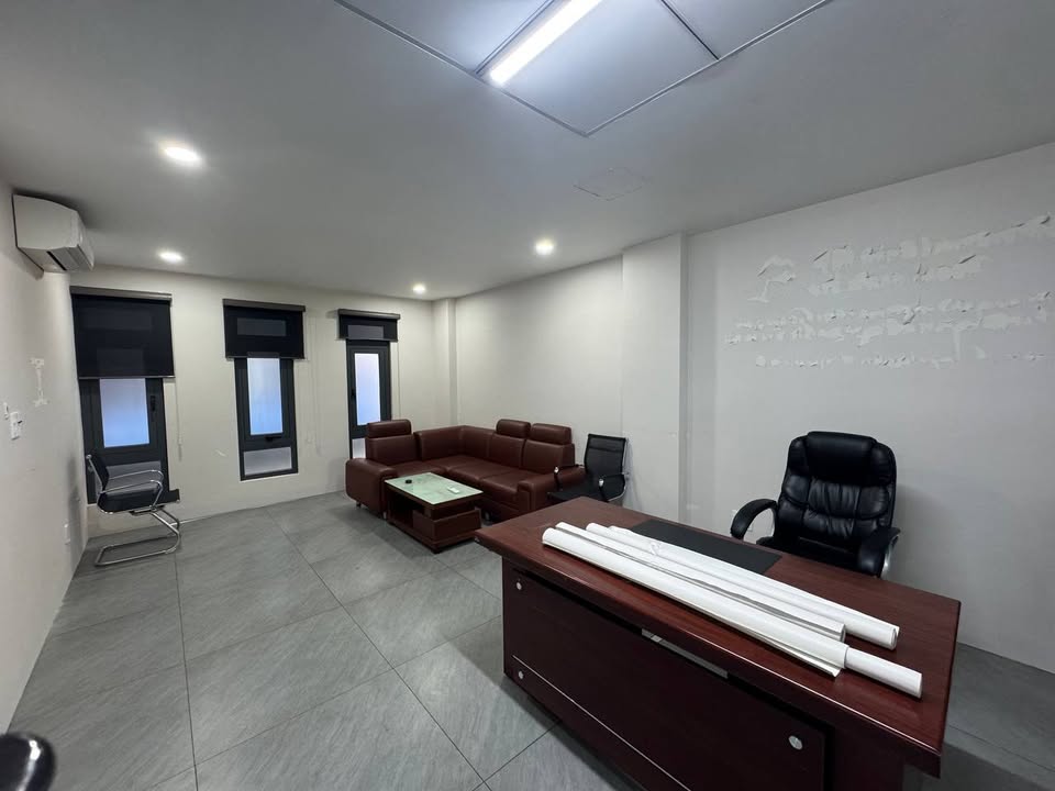 Sàn văn phòng cho thuê tại An Phú, Thủ Đức 200m² - Căn góc, đầy đủ nội thất!