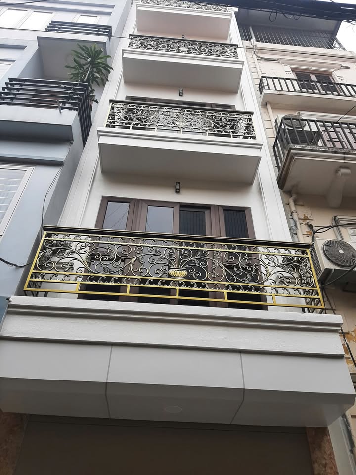 Nhà phố Trung Kính, Cầu Giấy 72m² giá 32.8 tỷ - Vị trí đắc địa, tiện kinh doanh!