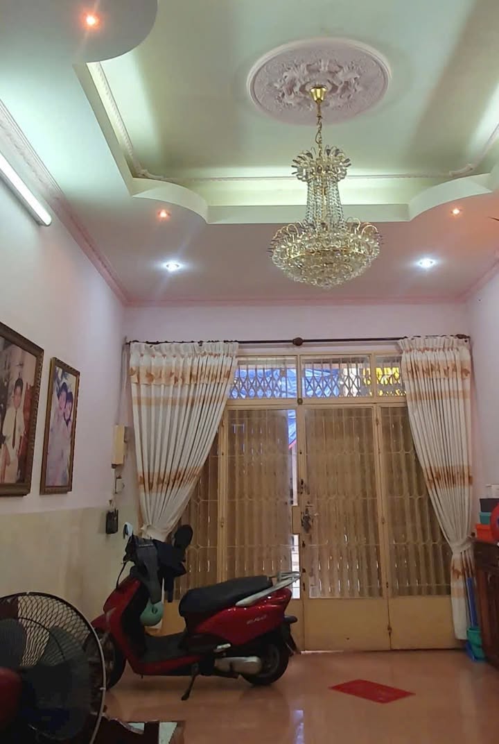 Nhà mặt tiền đường 10A, phường 6, quận 4, 56m² giá 18.5 tỷ - Kinh doanh sầm uất!