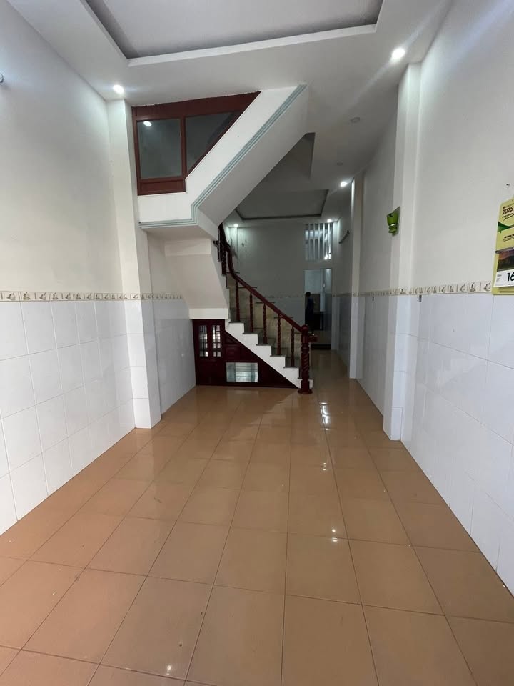 Cho thuê nhà 3 tầng mặt tiền đường Hoa Lư, Quy Nhơn - Chỉ 5.5 triệu/tháng phù hợp kinh doanh!