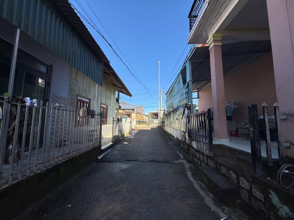 Nhà hẻm ô tô đường Duy Tân, phường Langbiang, 130m² - Giá 1.5 tỷ thương lượng chính chủ!