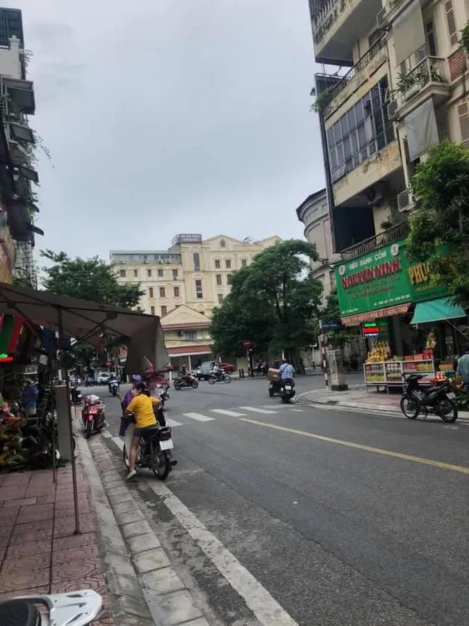 Toà nhà mặt phố Hàng Than, Hoàn Kiếm 88m² giá 80 tỷ - Vị trí đắc địa, thu nhập cao!