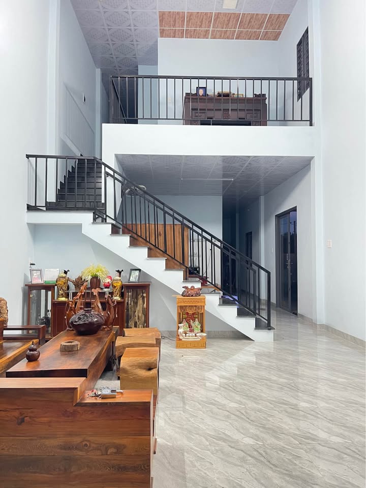 Căn Nhà Gác Lửng Tại Phường Tân Bình, Đồng Xoài 260m² Giá 2 Tỷ - Sân Đậu Ô Tô Tiện Nghi!