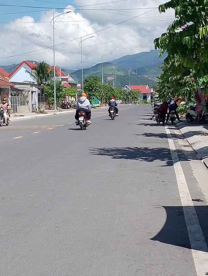 Đất Diên Sơn 122m² giá 1.38 tỷ - Kinh doanh tiềm năng ngay gần đường Nhà Vuông!