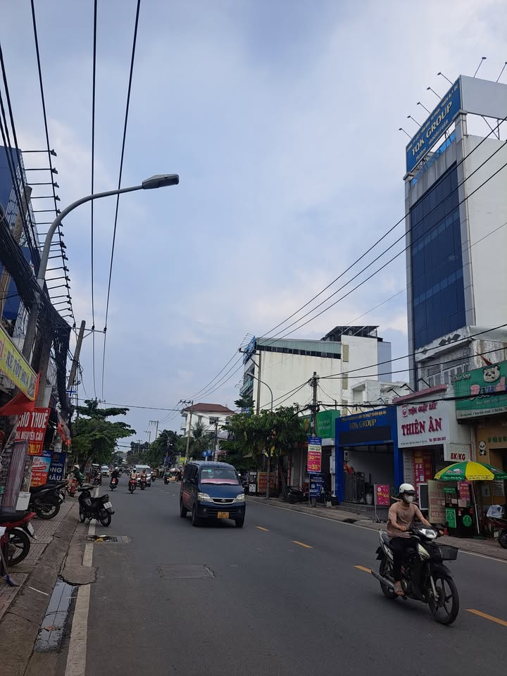 Nhà mặt tiền kinh doanh Hiệp Bình, Thủ Đức 116m² giá 16.4 tỷ - Đầu tư sinh lời!