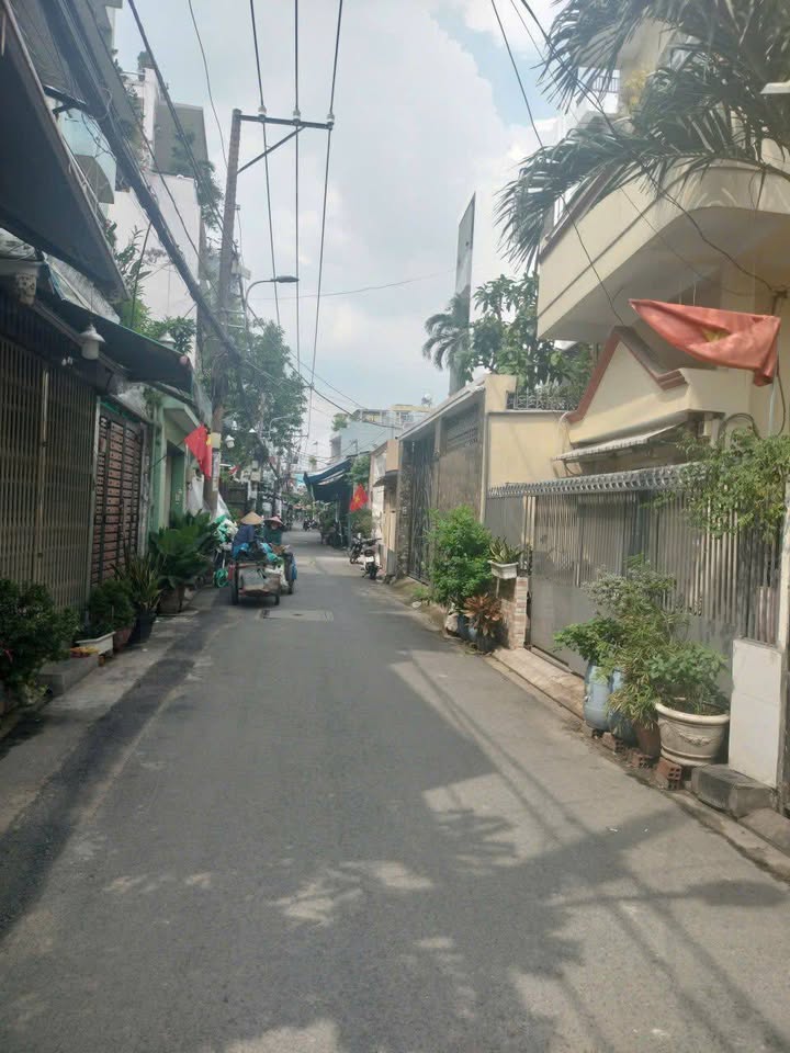 Nhà phố Âu Cơ, Tân Bình 70m² giá 10.5 tỷ - Thiết kế sang trọng, ngay chợ Tân Phước!