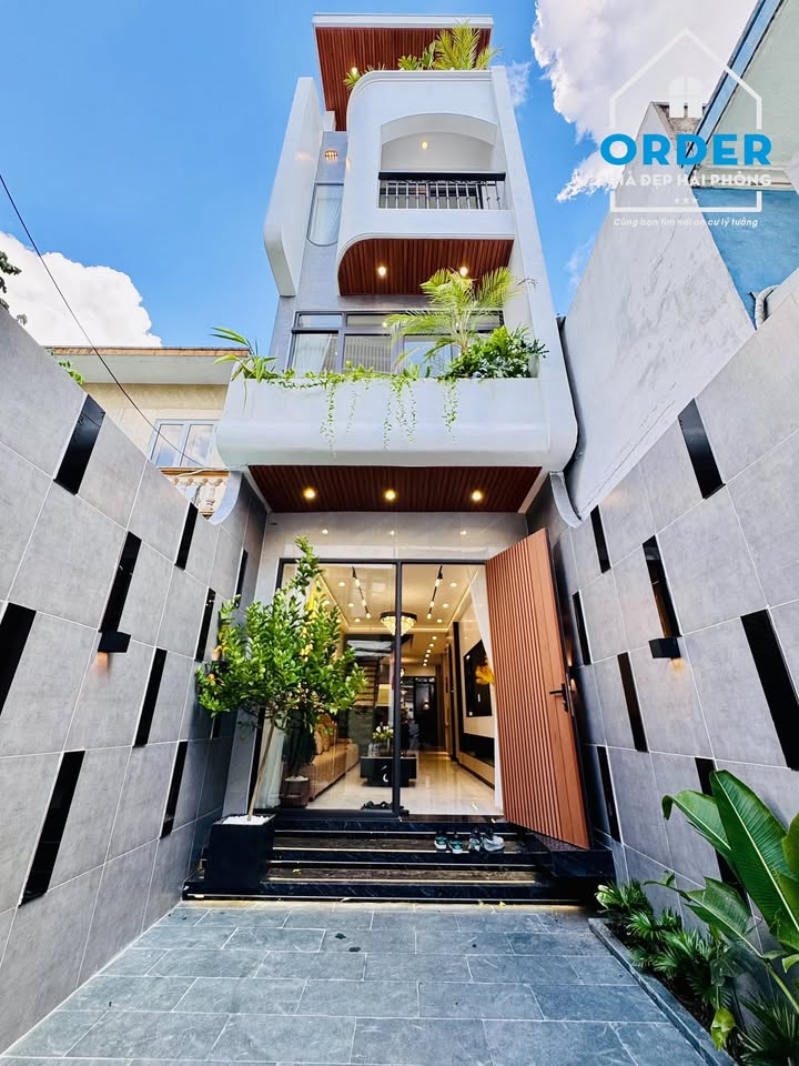 Nhà mặt ngõ ô tô tránh nhau Lê Hồng Phong 80m² giá 6.199 tỷ - Phong cách nội thất sang trọng!