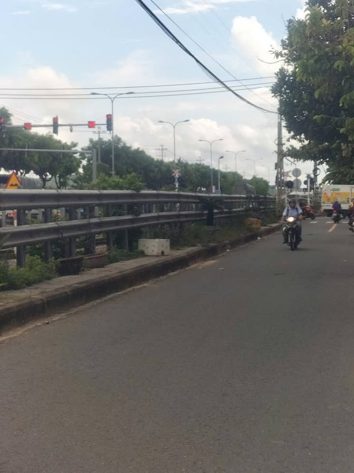 Nhà phố mặt tiền Trường Chinh, quận Cẩm Lệ, 100m² giá 3.55 tỷ - Kinh doanh thuận lợi!