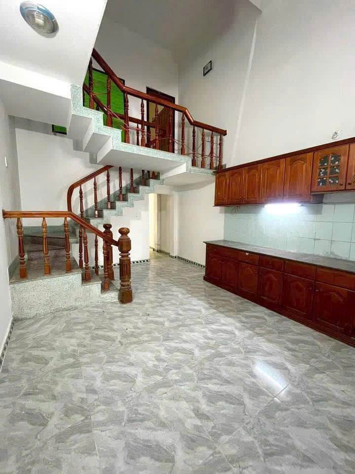 Nhà nguyên căn 3 tầng Nha Trang 5 phòng ngủ giá 8 triệu - Kinh doanh thuận lợi!