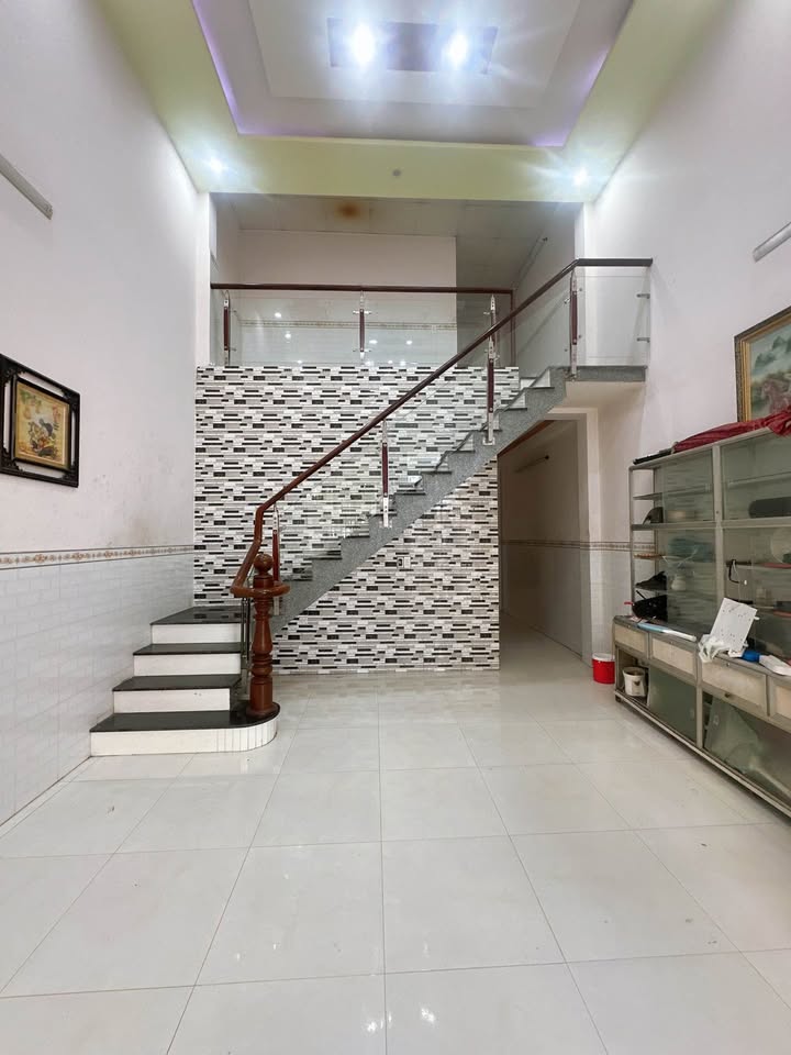 Nhà cấp gác lửng phường Long Bình Tân - Biên Hòa 100m² giá 1.6 tỷ - Đường xe hơi, dân cư đông đúc!