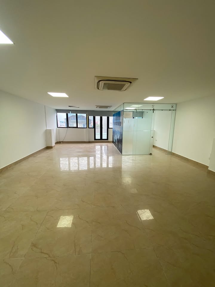 Văn phòng cho thuê Dịch Vọng Hậu 100m² giá 19 triệu - Vào ngay không cần chờ!