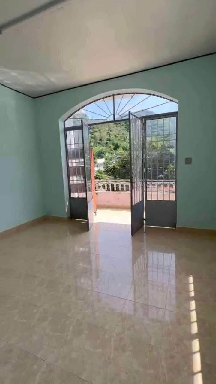 Nhà 2 Tầng Đường Ngô Đến, Nha Trang 111,8m² giá 3,58 tỷ - Tiềm năng tăng giá cao!