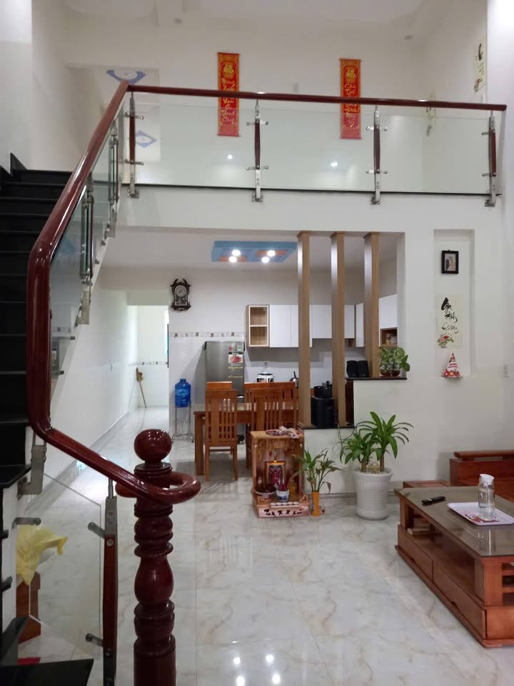 Nhà gác lửng Biên Hòa 100m² giá 1.85 tỷ - Sổ riêng, ô tô ra vào thoải mái!