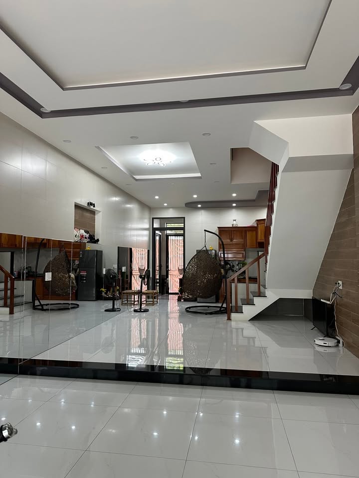 Nhà phố mặt tiền Nguyễn Văn Hưởng, Long Tâm, Bà Rịa - Giá 5.3 tỷ - Kinh doanh sầm uất!