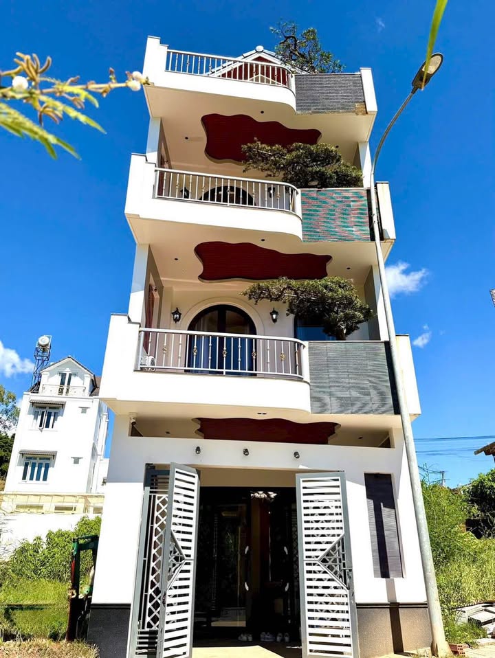 Nhà 4 tầng đường An Sơn, P4 Đà Lạt 95m² giá 13.5 tỷ - Đầu tư sinh lời!