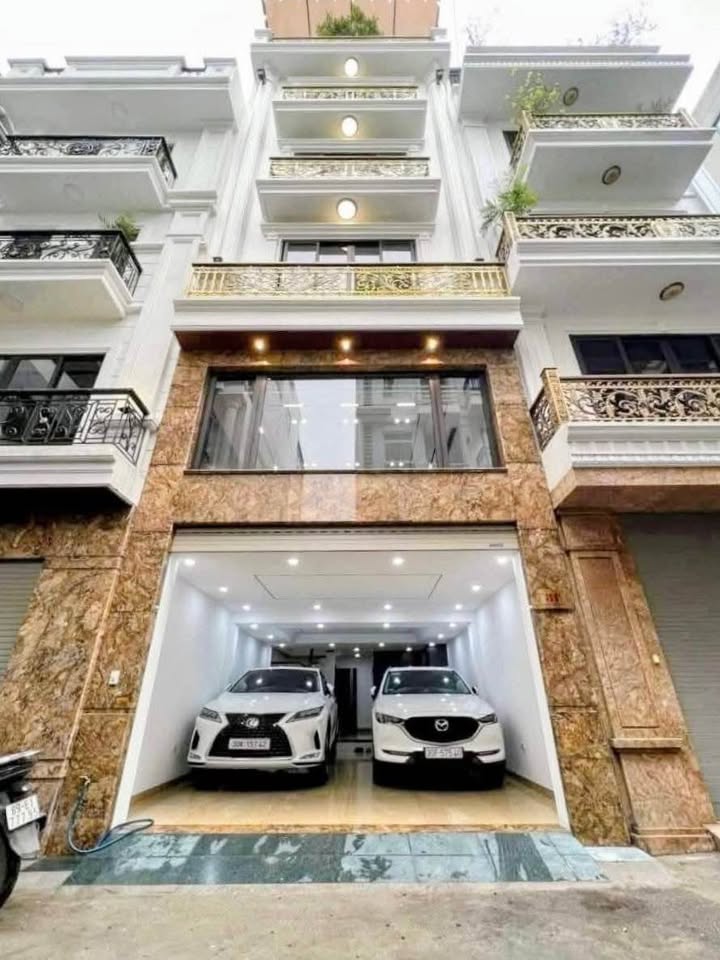 Nhà phân lô quân đội 55m² tại Hoàng Văn Thái, giá 15.5 tỷ - Kinh doanh sầm uất, thang máy