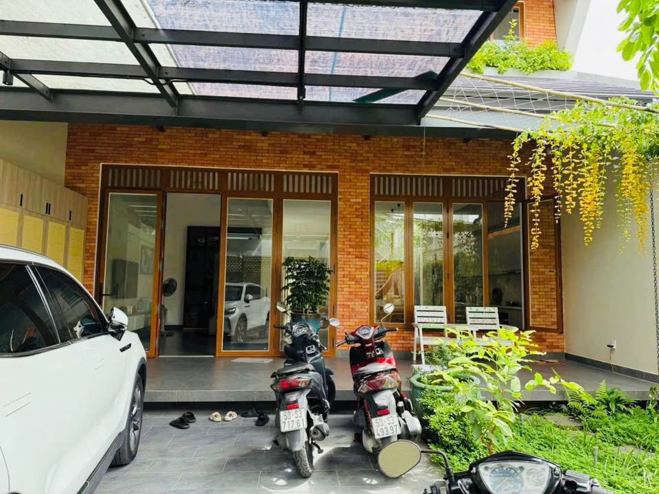 Biệt thự siêu đẹp Quốc lộ 13, Thủ Đức 270m² - Cơ hội đầu tư tuyệt vời!