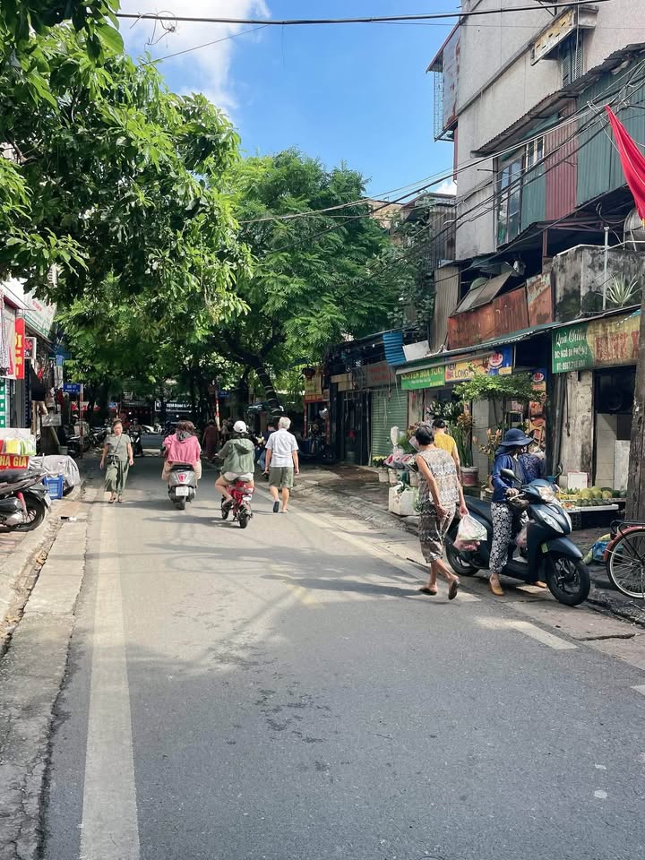 Căn hộ khu tập thể phố 8/3, Hai Bà Trưng 40m² - Ô tô vào nhà, kinh doanh sinh lời!