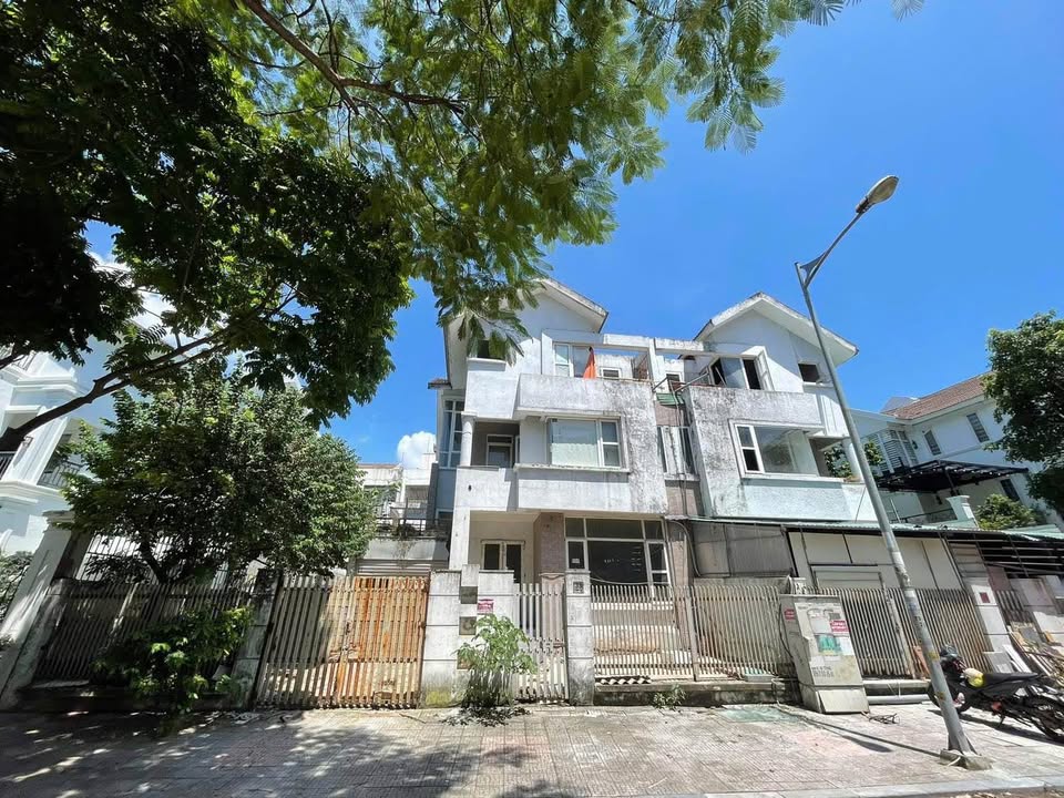 Nhà phố Khu đô thị Văn Phú, Hà Đông 254.9m² giá 43.5 tỷ - Không gian sống lý tưởng!