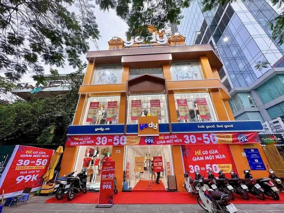 Cho thuê mặt bằng 150m² tại Phạm Văn Đồng, Cầu Giấy - Giá tốt, vị trí đắc địa!