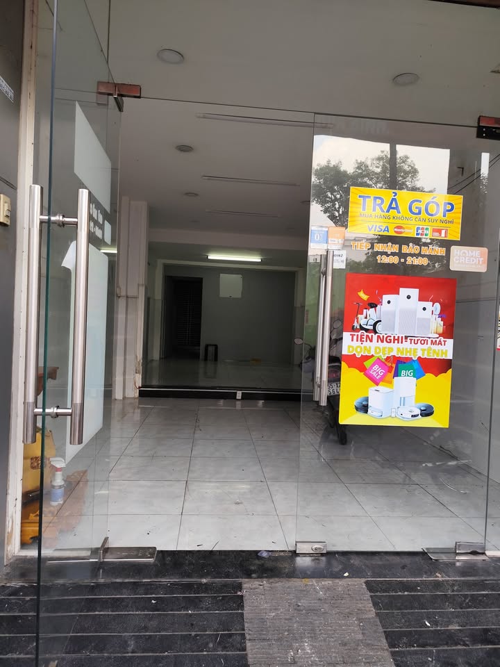 Nhà mặt tiền An Dương Vương, Quận 5, Diện tích 56m² giá 25 triệu - Chỉ cần dọn vào ở ngay!