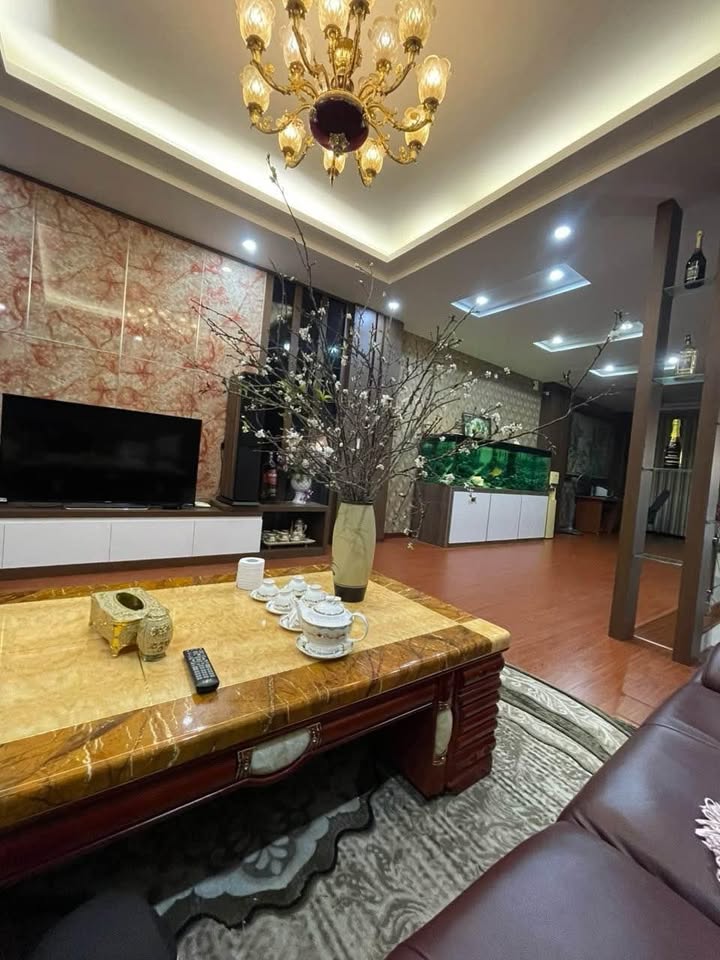 Nhà bán Phạm Ngọc Thạch, Hạ Long 75m² - Vị trí thuận lợi, dân cư đông đúc!