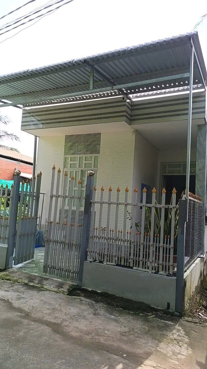 Nhà đẹp Long Thới, Chợ Lách 100m² giá 450 triệu - Sẵn sàng vào ở ngay!