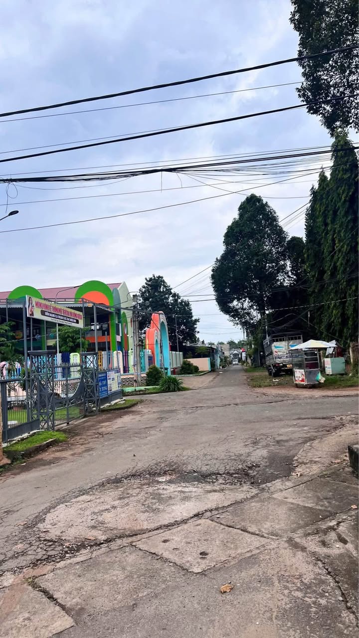 Nhà phố Suối Tre, Long Khánh 141.6m² giá 2 tỷ - Full thổ cư, ô tô vào tận nhà!