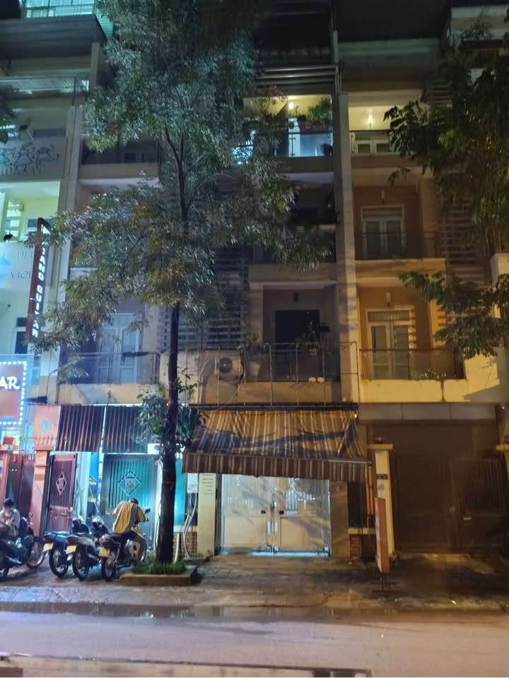 Nhà mặt phố Tam Trinh 64m² giá thỏa thuận - Thang máy đầy đủ, ô tô vào tận cửa!