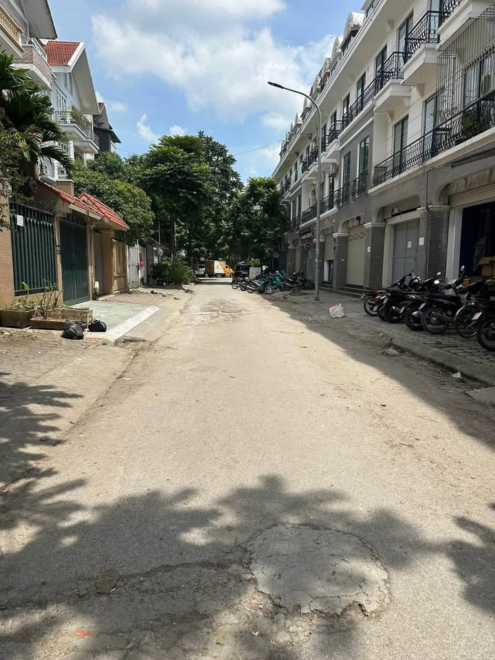 Nhà liền kề Phùng Khoang 75m² giá 20.5 tỷ - Căn góc sang trọng, vị trí đắc địa!