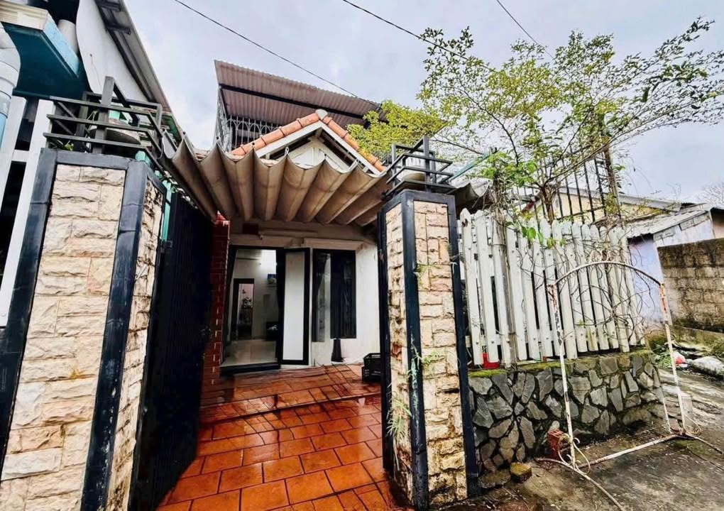 Nhà 2 tầng mặt kiệt Nam Giao 116m² giá 2.5 tỷ - Vị trí đắc địa, tiện ích đầy đủ!