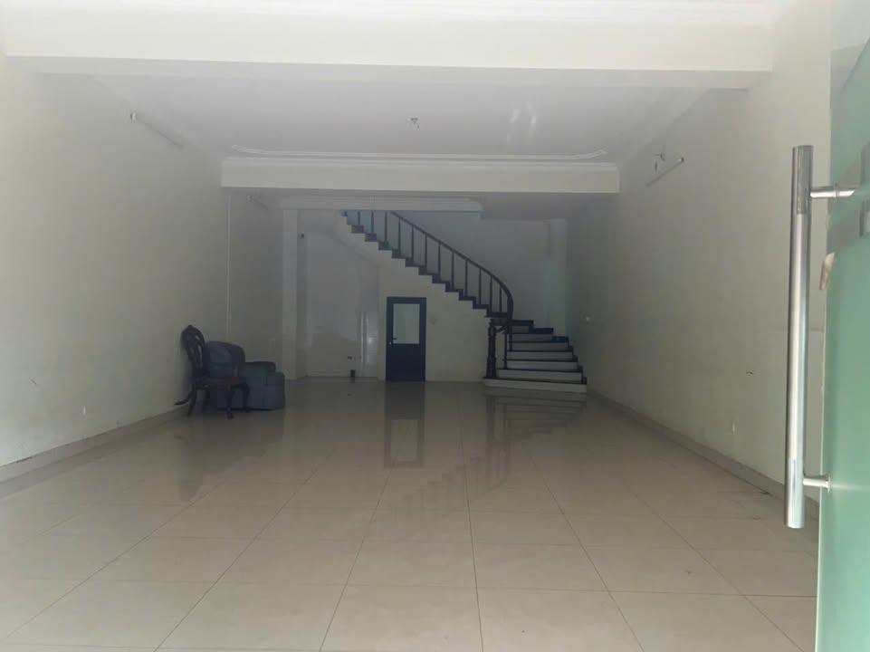 Nhà nguyên căn cho thuê tại phố Việt Hưng, Long Biên 100m² chỉ 30 triệu/tháng - Phù hợp văn phòng và kinh doanh