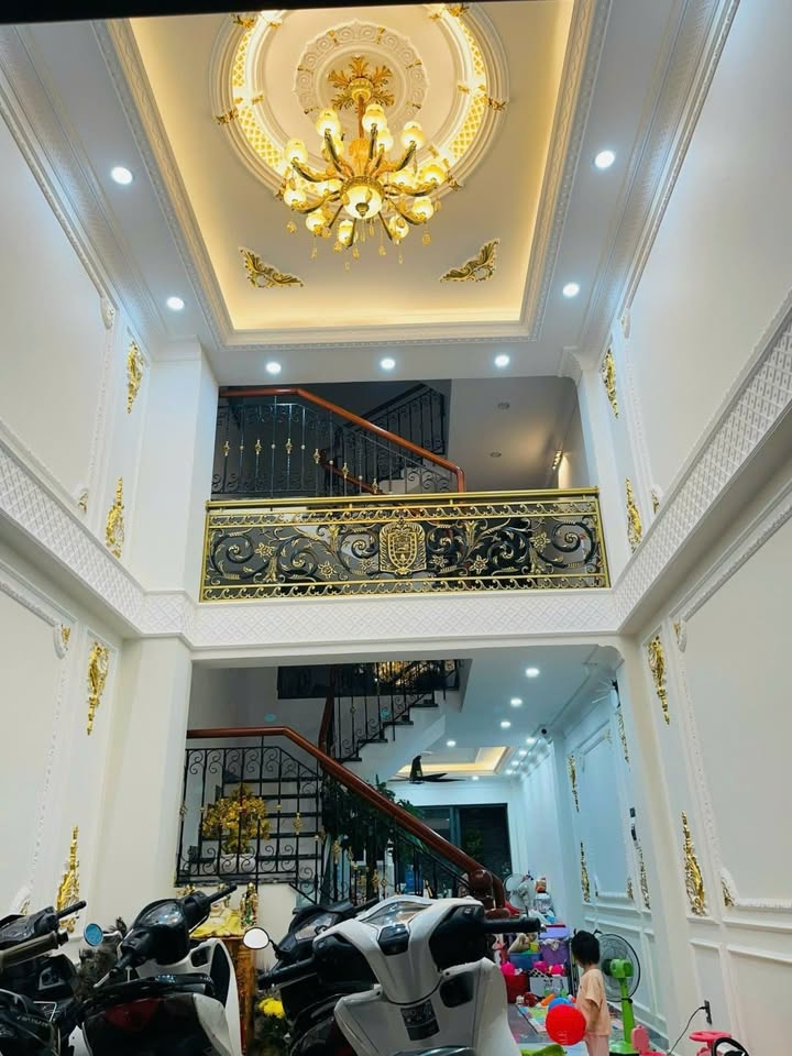 Nhà 6 tầng mặt tiền đường Lê Văn Quới 65.2m² giá 8.9 tỷ - Sang trọng và hiện đại!