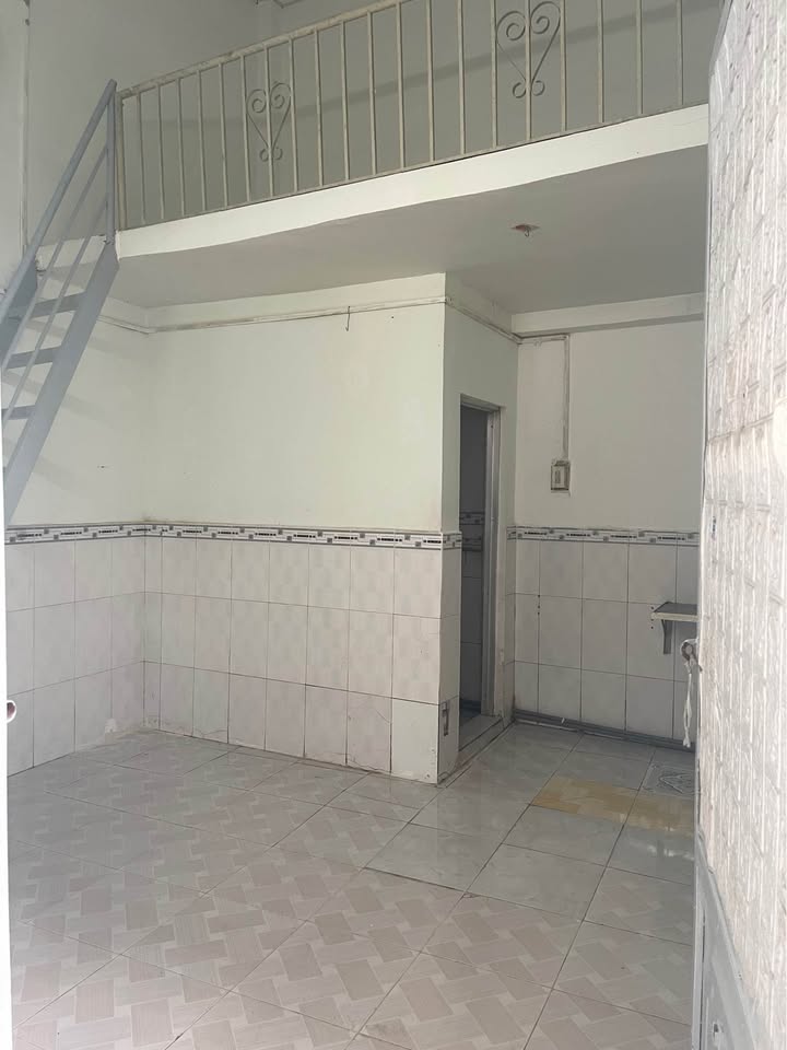 Phòng trọ có gác cho thuê hẻm Liên Tổ 12, Nguyễn Văn Cừ - Giá chỉ 1.9 triệu!