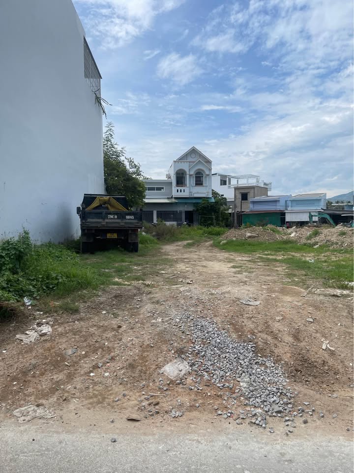 Đất mặt tiền đường Xóm Chiếu Vĩnh Ngọc 176.9m² giá 2.7 tỷ - Góc 2 mặt tiền, vị trí đắc địa!