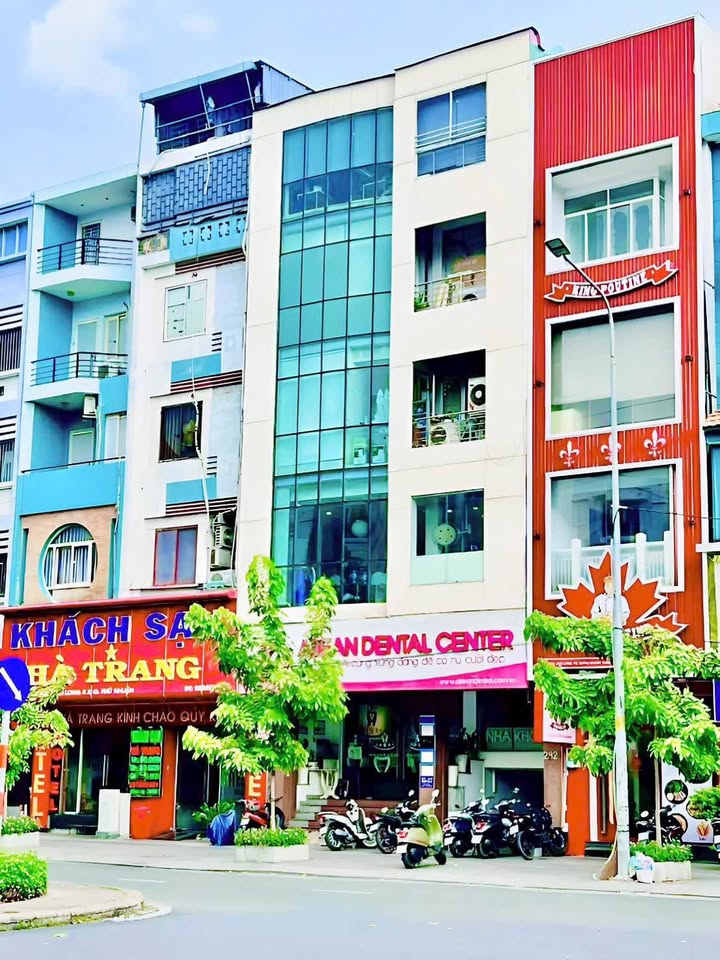 Nhà Mặt Tiền Phan Xích Long, Quận Phú Nhuận 128m² - Cho Thuê Ngay, Giá Tốt!