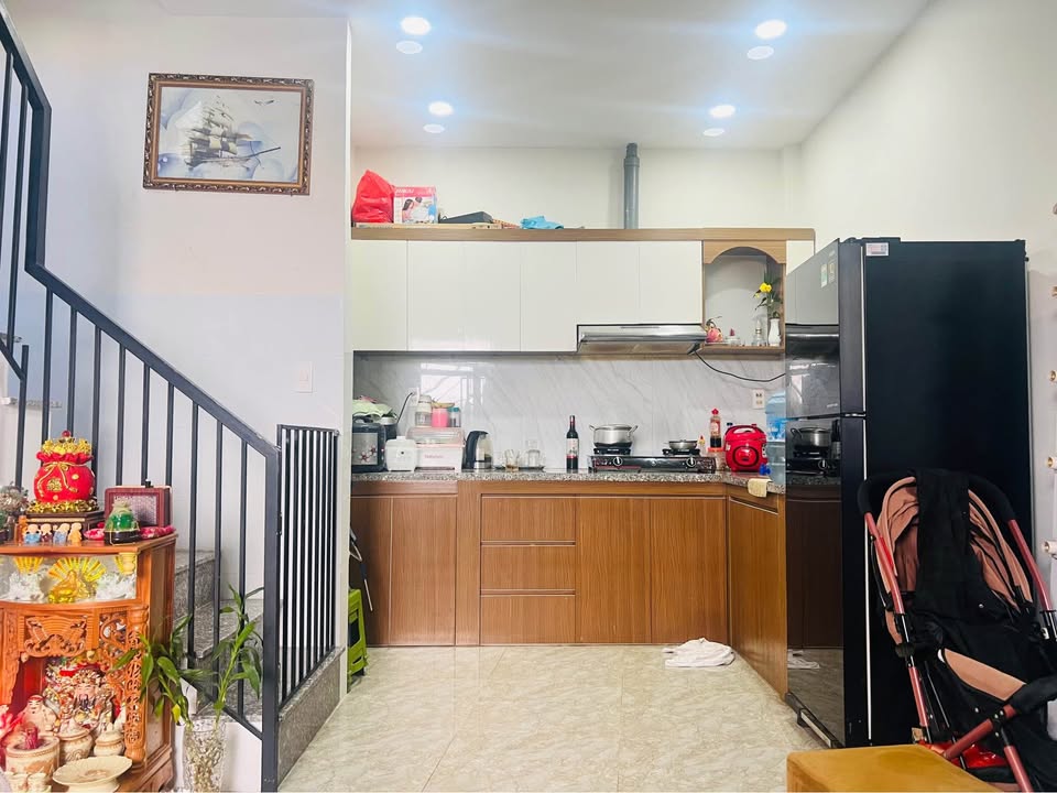 Nhà phố đẹp Phước Hải, Nha Trang 28.4m² giá 2.85 tỷ - Gần chợ và trường học!