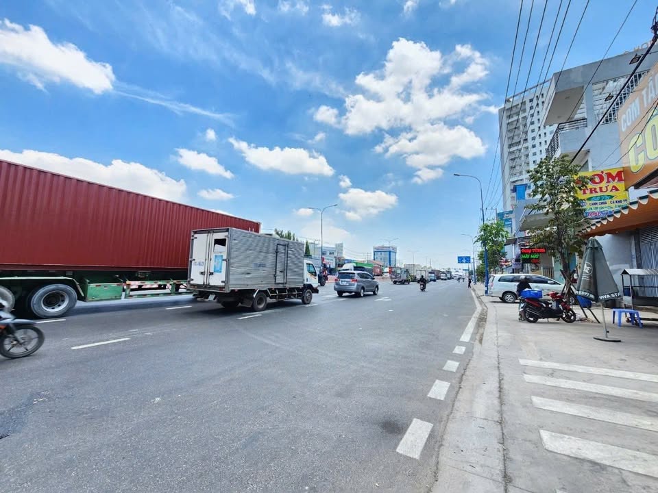 Nhà cấp 4 mặt tiền ĐT743, An Phú, 103,7m² giá 6,6 tỷ - Kinh doanh sầm uất!